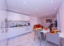 Yellow View Apartment 5