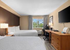Ramada by Wyndham Portland 4