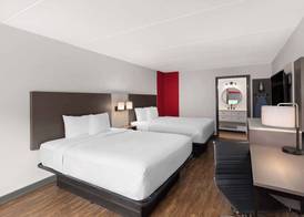 Ramada by Wyndham Bainbridge 5