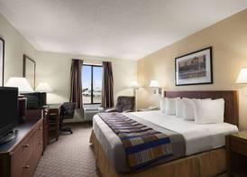 Days Inn by Wyndham Oglesby/ Starved Rock 4