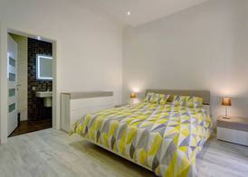 Stylish 2 Bedroom Apartment in an Amazing Location 3