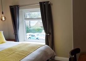 The Bowes Hotel 5