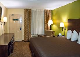 Rodeway Inn & Suites Clarksville near Governors Square Mall 3