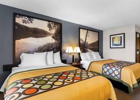 Super 8 by Wyndham Bloomington University Area 4
