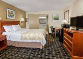 Days Inn by Wyndham Kent - Akron 4
