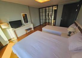 Hotel With 4