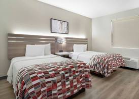 Red Roof Inn & Suites Beaumont 5