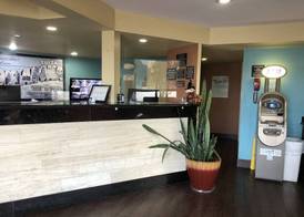 Super 8 by Wyndham Tulsa - Route 66 5