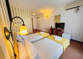Central Hotel & Restaurant 5