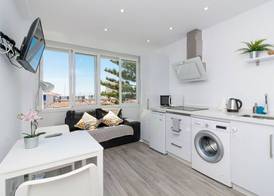 Cool and White Apartment Torrecilla Playa 5