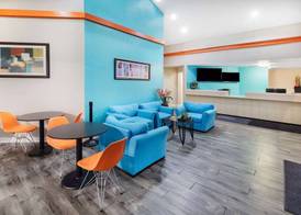 Howard Johnson by Wyndham Houston Hobby Airport 4