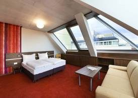 Simm's Hotel - cityhotel next to Metro U3 5