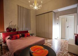 Reverse Art Hotel 4