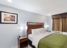 Quality Inn Redding near I-5 5