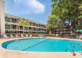 Days Inn by Wyndham Mount Pleasant 3
