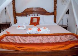 Langi Langi Beach Bungalows 5