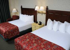 Pike's Waterfront Lodge 5