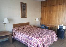 Beverly Crest Motor Inn 2