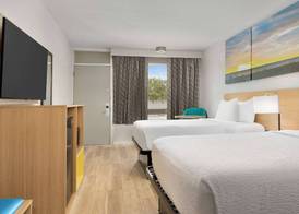 Days Inn by Wyndham Lake City I-75 4
