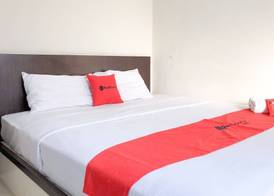 RedDoorz near Pantai Pede 5