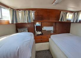 The Rose 37ft Lakeside Yacht inc Hot Tub 4