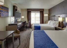 Holiday Inn Express & Suites MEADOWLANDS AREA by IHG 3