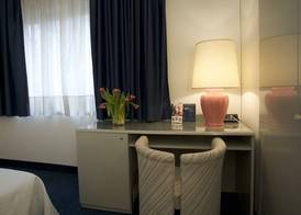Club Hotel 4