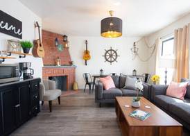Anchor Pointe Inn 4
