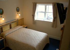 Gatwick Turret Guest House 5