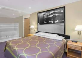 Super 8 by Wyndham Knoxville 2