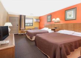 Howard Johnson by Wyndham Niagara Falls 3