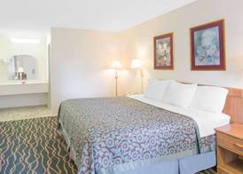 Days Inn by Wyndham Hardy 5