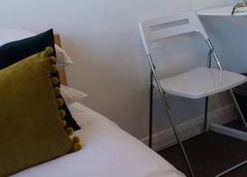 Airport Garden Rooms 5