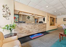 Howard Johnson by Wyndham Albany 3