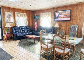 Super Inn & Suites by OYO Milledgeville 2