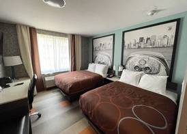 Super 8 by Wyndham Brooklyn Williamsburg 5