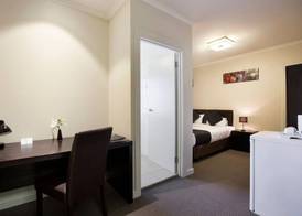 Enfield Hotel 5