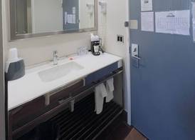 Days Inn by Wyndham Great Lakes Naval Base 5