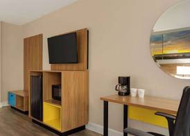 Days Inn by Wyndham Myrtle Beach-Beach Front 5