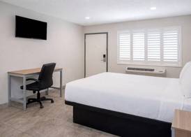 Super 8 by Wyndham Bakersfield CA Near Airport 5