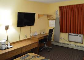 Burnsville Inn & Suites 5
