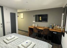 Uno in the City - Urban Boutique Accommodation 4