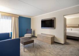 Holiday Inn Express & Suites GREENSBORO-(I-40 @ WENDOVER) by IHG 4