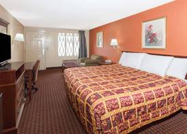 Knights Inn - Tucker 5