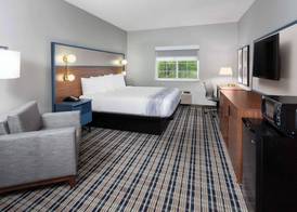 AmericInn by Wyndham Eagle River Downtown 5
