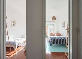 Central & Sunny 2BR Apt Near Beach, By TimeCooler 4