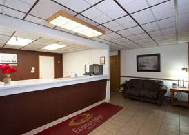 Travelodge by Wyndham Merrill 3