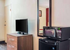 Econo Lodge 2