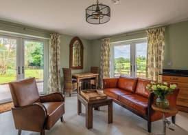 Paddock View Barn 1-Bed Sleeps 4 with Parking 4