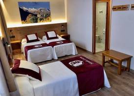 Hotel Petit Lacreu 5